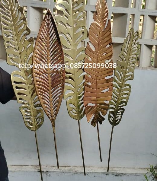 hiasan dinding kuningan dan tembaga